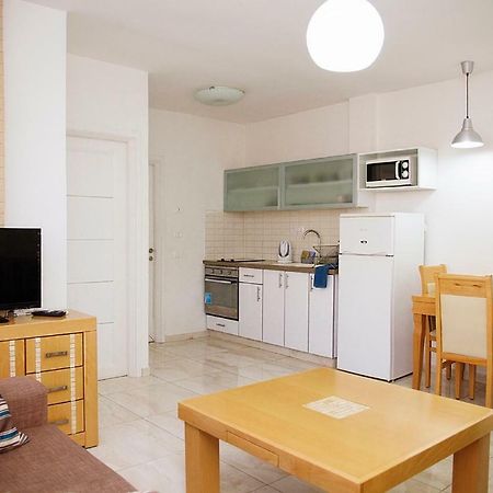 Apartments4You Dinara 巴特亚姆 外观 照片