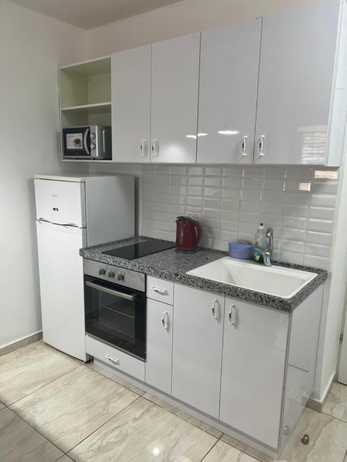 Apartments4You Dinara 巴特亚姆 外观 照片