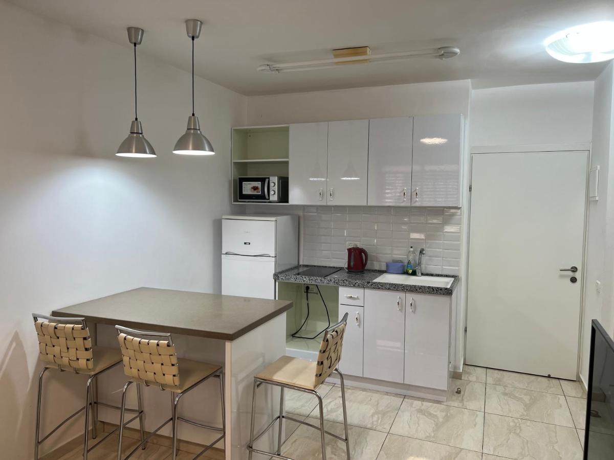 Apartments4You Dinara 巴特亚姆 外观 照片