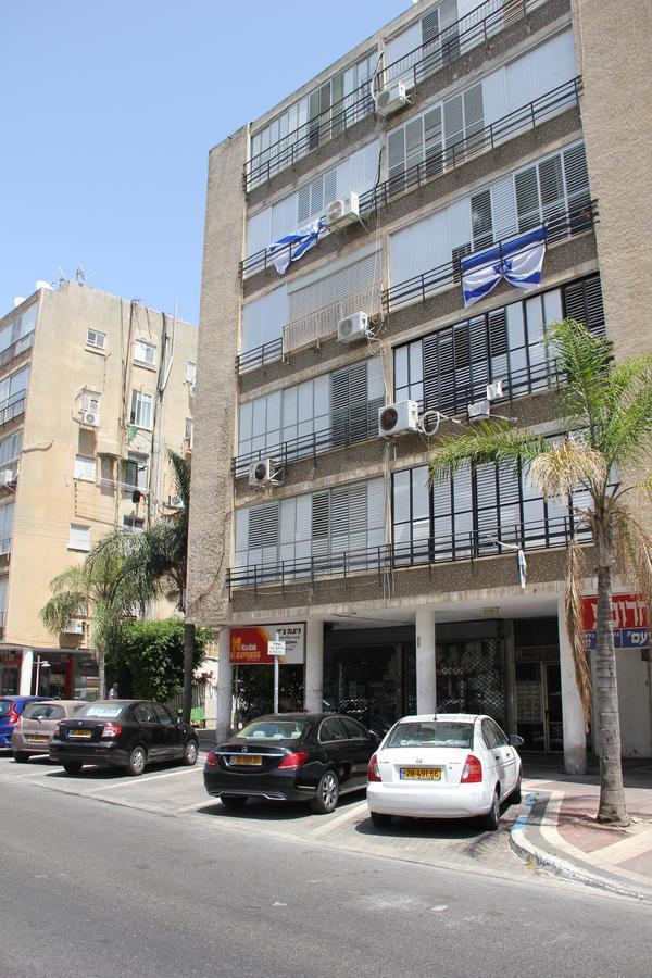 Apartments4You Dinara 巴特亚姆 外观 照片