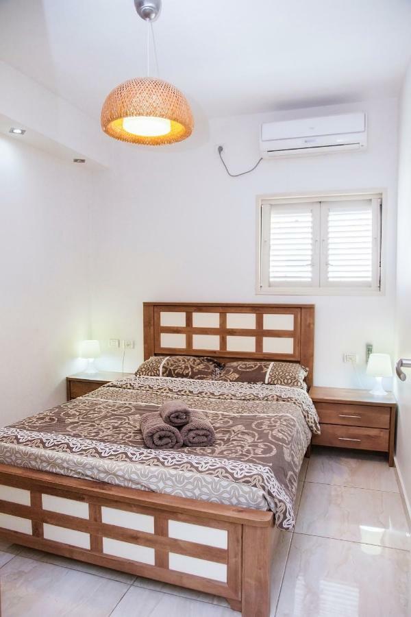 Apartments4You Dinara 巴特亚姆 外观 照片