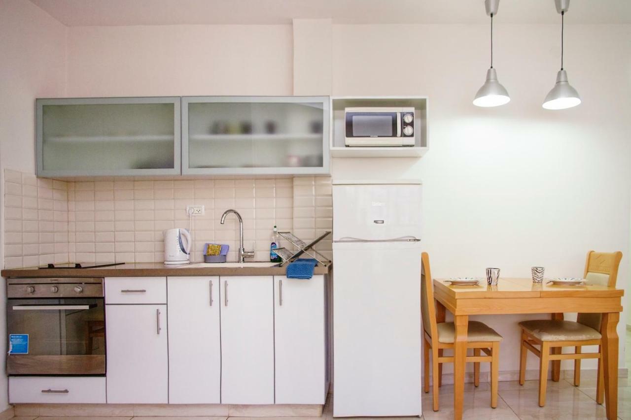 Apartments4You Dinara 巴特亚姆 外观 照片