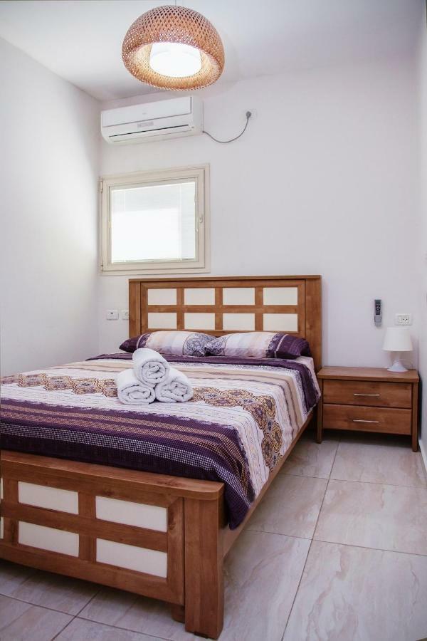 Apartments4You Dinara 巴特亚姆 外观 照片