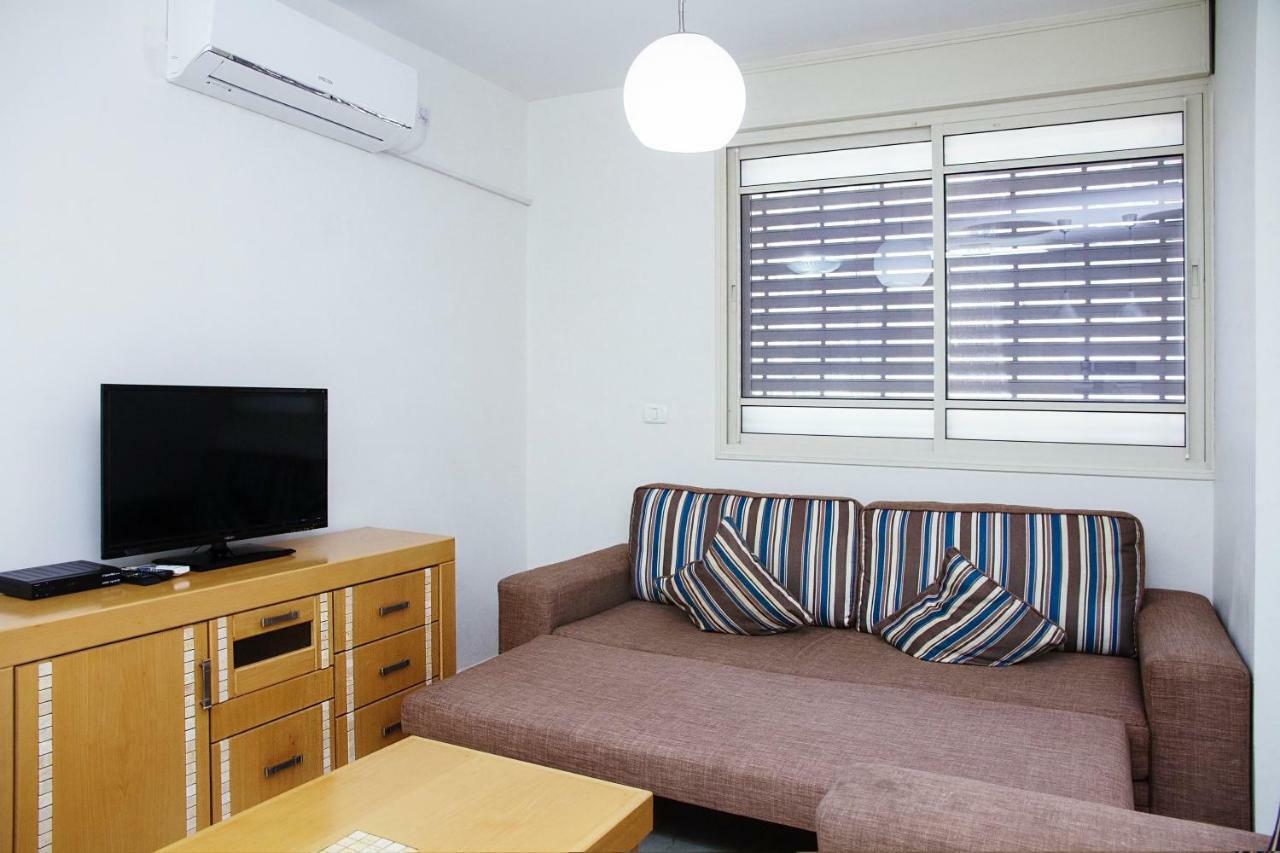 Apartments4You Dinara 巴特亚姆 外观 照片